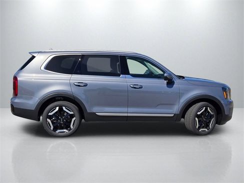 New 2025 Kia Telluride S image 3