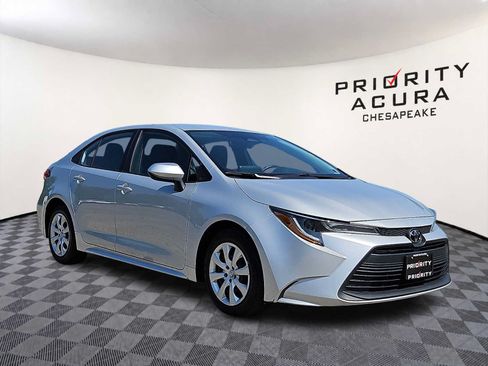 Used 2024 Toyota Corolla LE FWD image 3