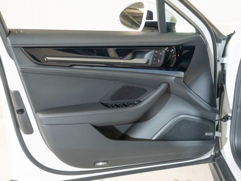 Certified 2025 Porsche Panamera RWD image 26