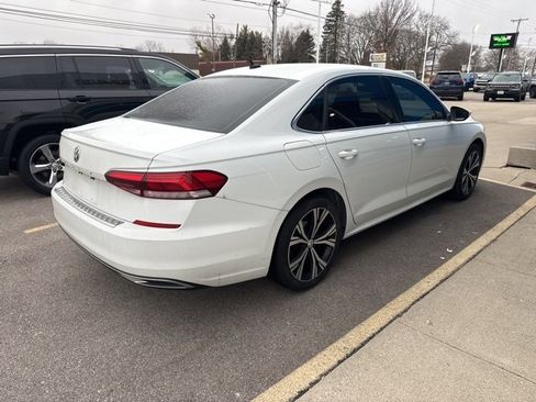 Used 2021 Volkswagen Passat 2.0T SE image 5
