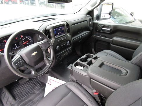 Used 2025 Chevrolet Silverado 2500 W/T w/ WT Convenience Package image 5