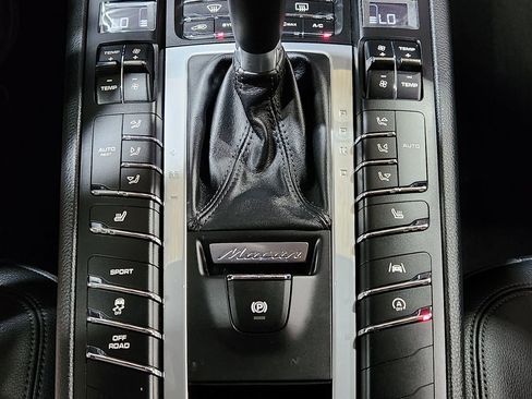 Used 2021 Porsche Macan image 41