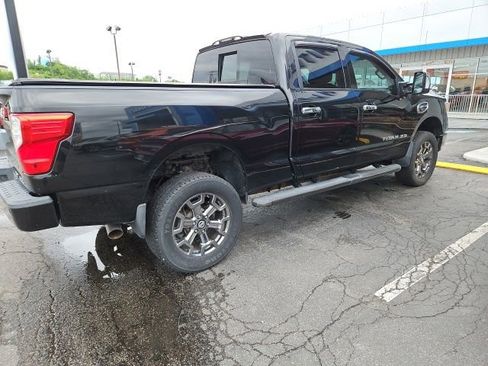 Used 2017 Nissan Titan SV AWD/4WD image 6