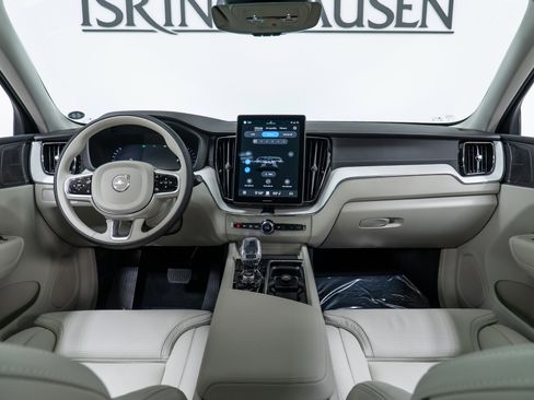 New 2026 Volvo XC60 B5 Ultra w/ Protection Package Premier image 15