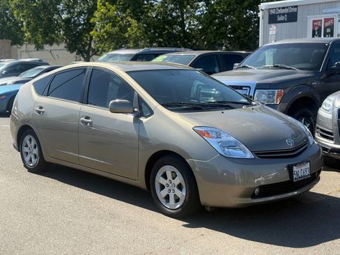 Used 2005 Toyota Prius FWD image 1