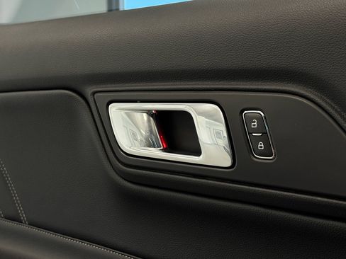 Used 2018 Ford Mustang GT Premium w/ Black Accent Package RWD image 16