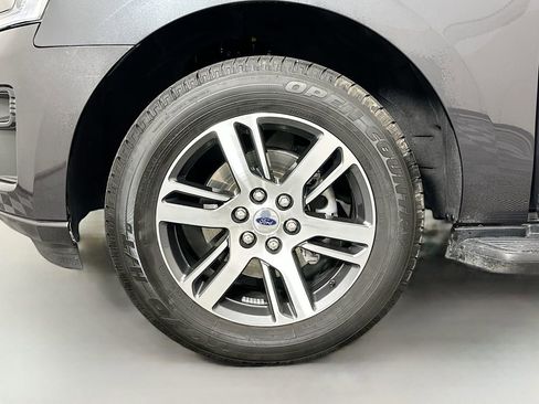 Used 2024 Ford Expedition XLT image 33
