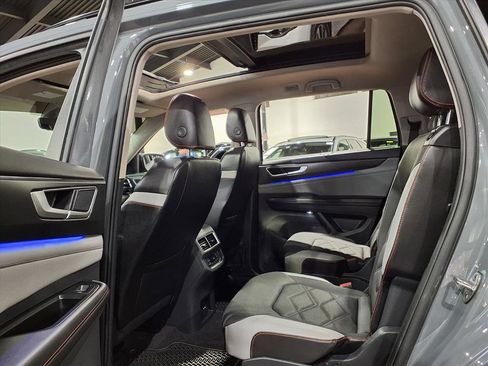 Used 2024 Volkswagen Atlas Peak Edition SE image 18