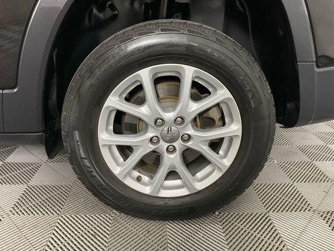 Used 2015 Jeep Cherokee Latitude w/ Cold Weather Group image 10