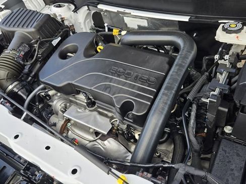 Used 2025 Chevrolet Equinox LT w/ Safety and Technology Package FWD image 18