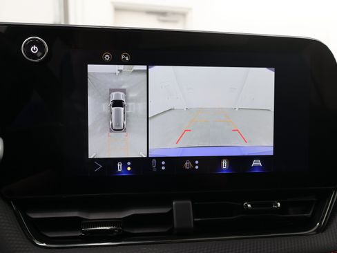 Used 2025 Chevrolet Equinox RS w/ Safety and Technology Package AWD/4WD image 16