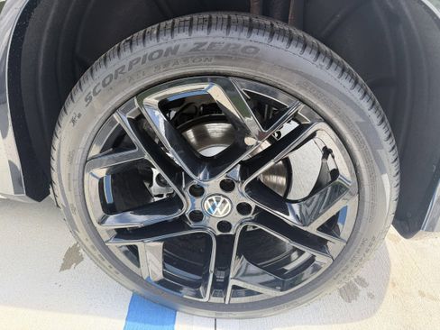 New 2026 Volkswagen Tiguan SE R-Line FWD image 28
