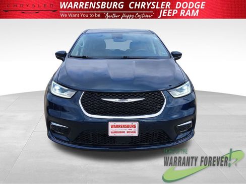 Used 2023 Chrysler Pacifica Touring-L FWD image 10