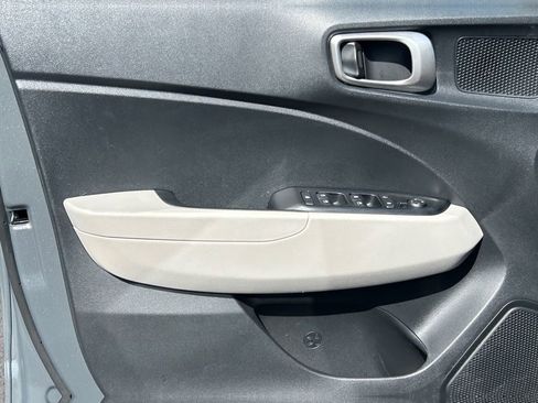 Certified 2025 Hyundai Venue SEL FWD image 20