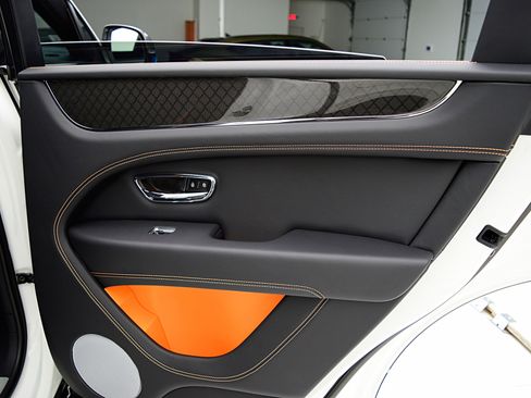 New 2025 Bentley Bentayga image 38