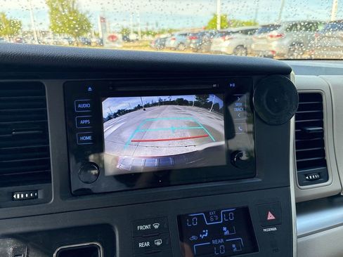 Used 2015 Toyota Sienna LE FWD image 22