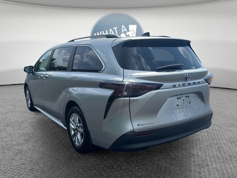 Used 2025 Toyota Sienna XLE AWD/4WD image 6