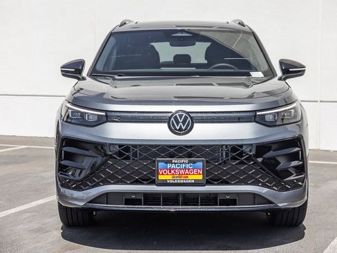 New 2026 Volkswagen Tiguan SE R-Line image 2