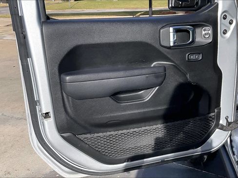 Used 2024 Jeep Wrangler Unlimited Rubicon w/ Technology Group image 19