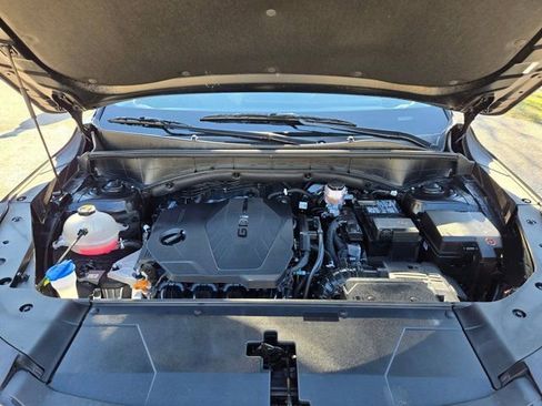 Used 2024 Kia Sorento S image 32