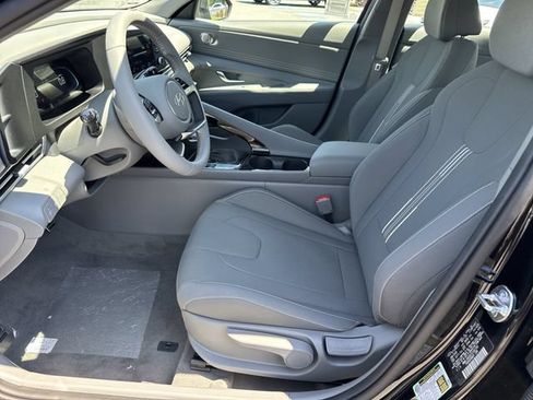 New 2026 Hyundai Elantra SEL Sport Premium FWD image 9