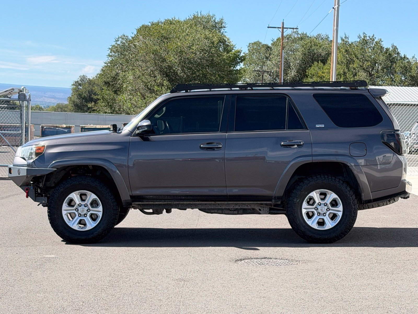 Used 2017 Toyota 4Runner SR5 AWD/4WD image 4
