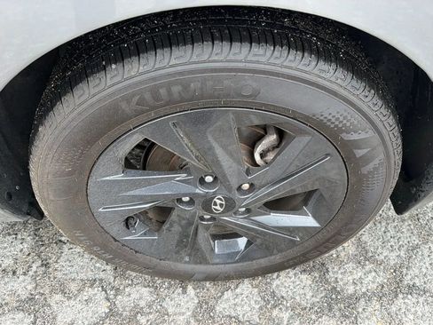 Used 2023 Hyundai Elantra SEL FWD image 9