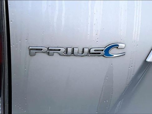 Used 2019 Toyota Prius C image 29