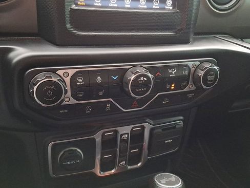 Used 2022 Jeep Wrangler Unlimited Sport AWD/4WD image 17