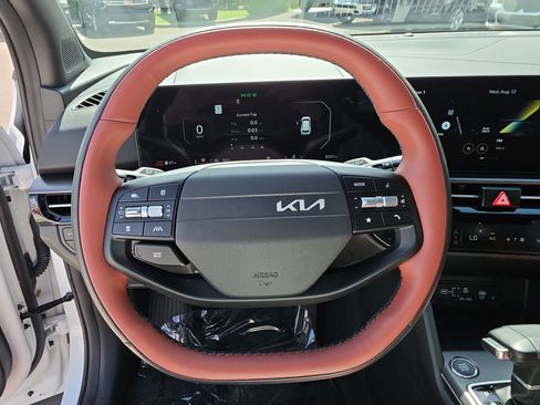Certified 2026 Kia Sportage SX FWD image 30