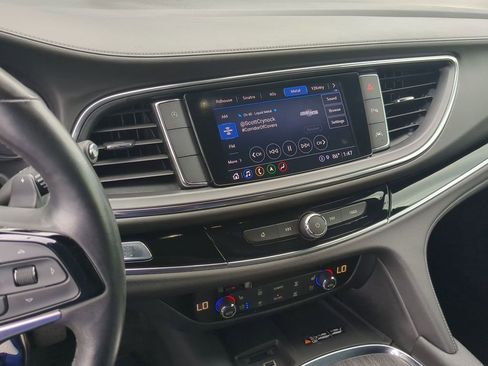 Used 2022 Buick Enclave Avenir image 11