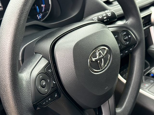 Used 2025 Toyota RAV4 LE AWD/4WD image 29