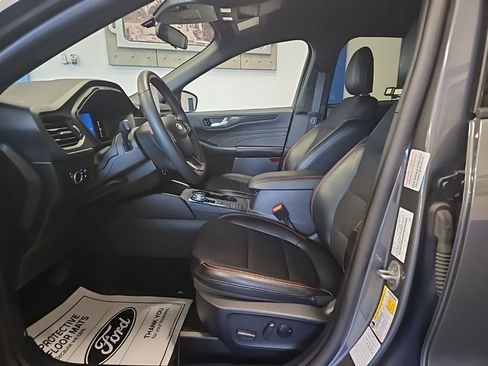 Used 2025 Ford Escape ST-Line image 17