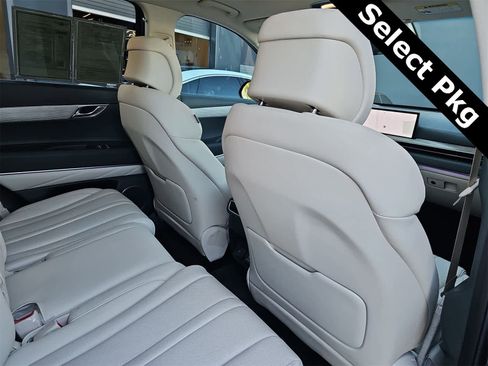 Certified 2025 Genesis GV80 2.5T Select image 16