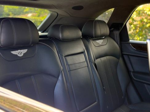 Used 2018 Bentley Bentayga Onyx Edition AWD/4WD image 35