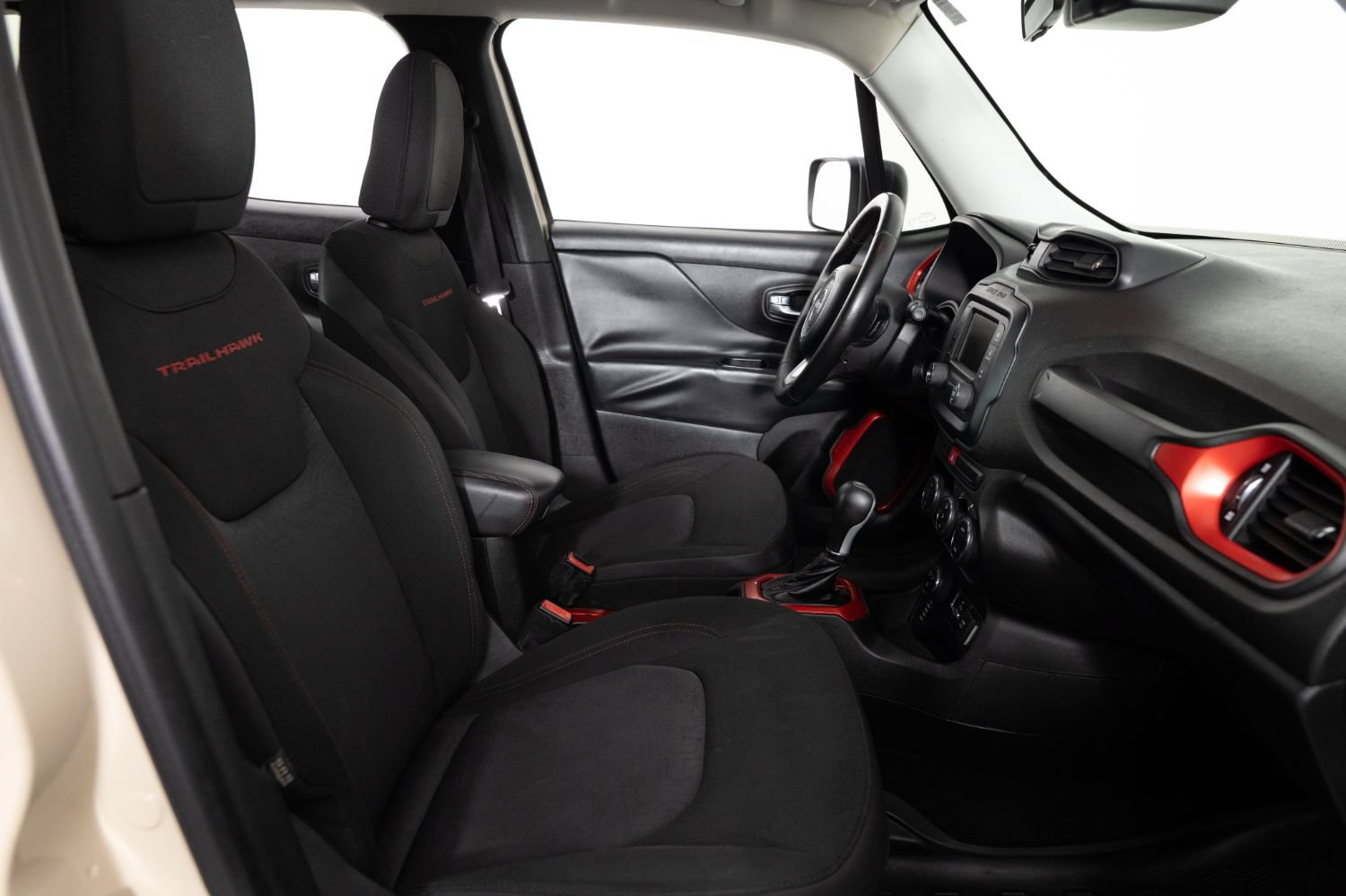 Used 2015 Jeep Renegade Trailhawk w/ Popular Equipment Group AWD/4WD image 23