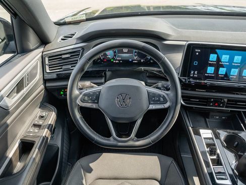 Used 2024 Volkswagen Atlas Cross Sport SE FWD image 26