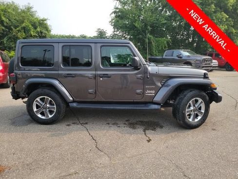 Used 2019 Jeep Wrangler Unlimited Sahara AWD/4WD image 2