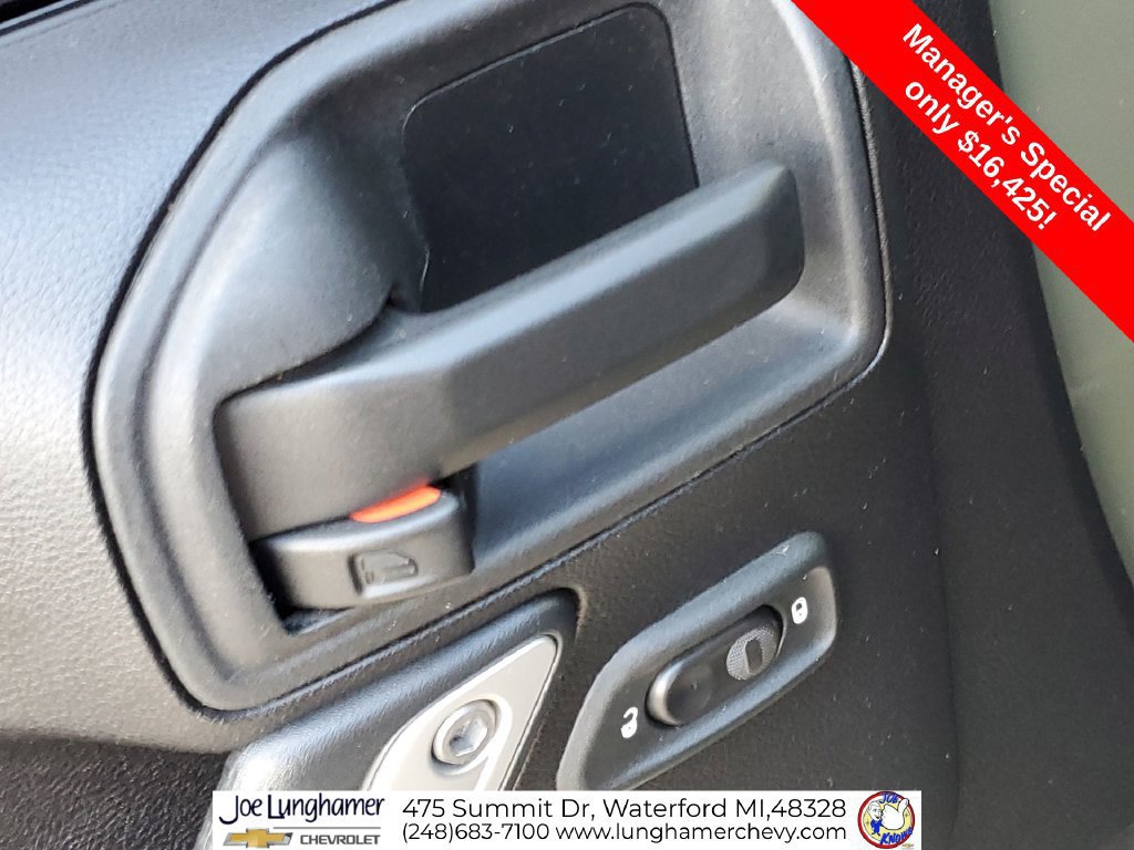 Used 2015 Jeep Wrangler Unlimited Sahara w/ Dual Top Group AWD/4WD image 22