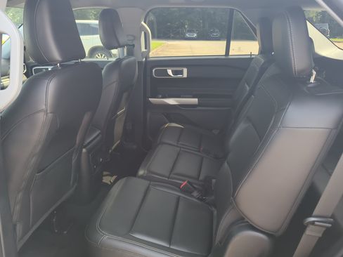Certified 2022 Ford Explorer XLT w/ Equipment Group 202A RWD image 12
