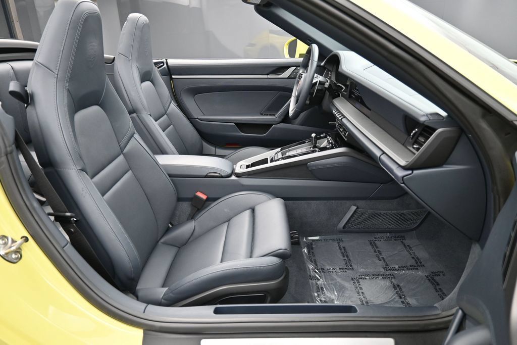 Certified 2025 Porsche 911 Carrera RWD image 29