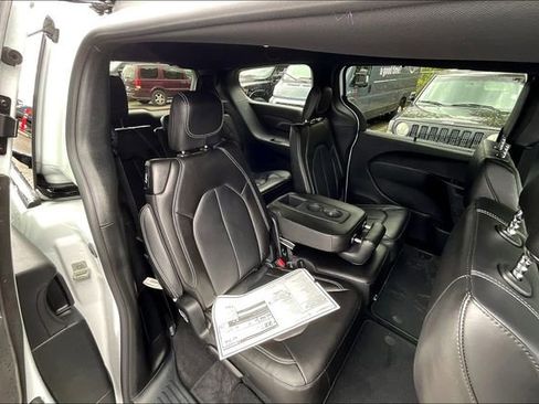 New 2026 Chrysler Pacifica Select image 23