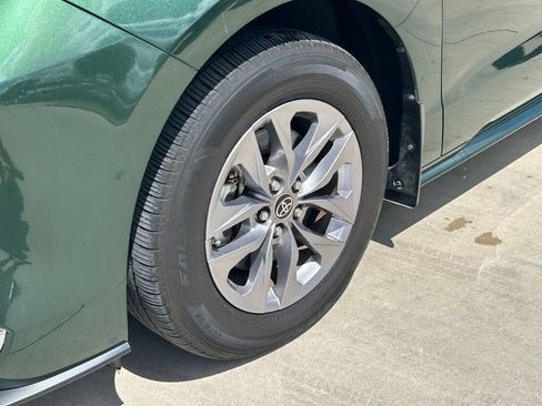 Certified 2023 Toyota Sienna XLE w/ XLE Plus Package FWD image 9