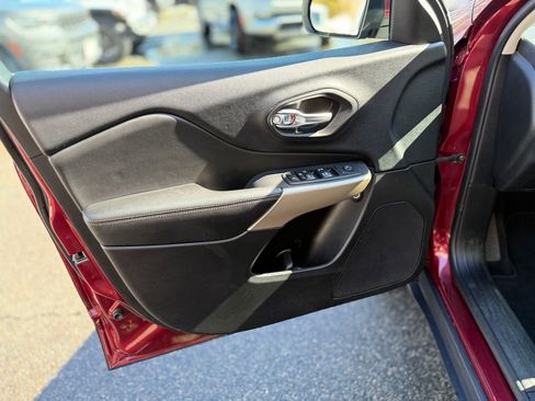 Used 2018 Jeep Cherokee Limited image 20