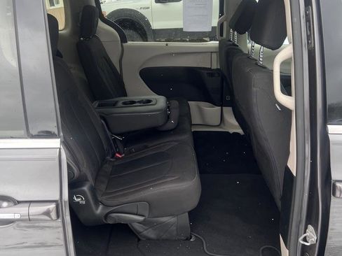 Used 2017 Chrysler Pacifica Touring Plus FWD image 17