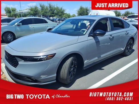 Used 2025 Honda Accord SE image 1