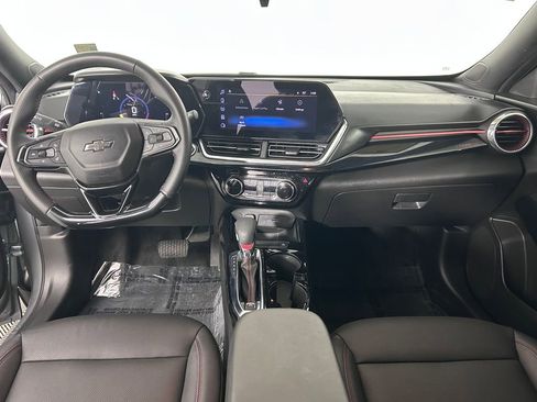 Used 2024 Chevrolet Trax RS w/ Sunroof Package FWD image 18