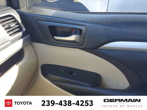 Certified 2019 Toyota Highlander XLE image 28