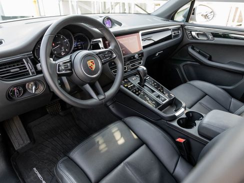 Certified 2026 Porsche Macan AWD/4WD image 4