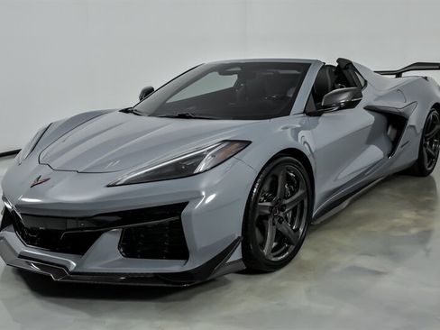 Used 2025 Chevrolet Corvette Z06 w/ Z07 Performance Package RWD image 5